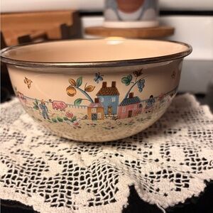 Vintage Heartland International Enamel Bowl